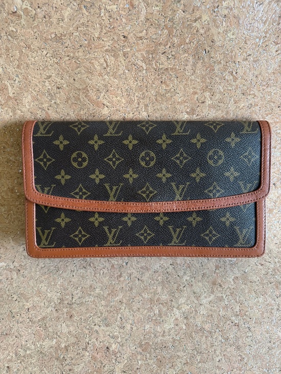 Louis Vuitton Handbags - Louis Vuitton GM Pochette Dame Monogram Clutch (1987)
